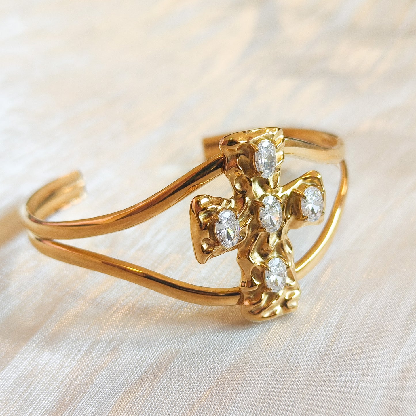 Brazalete Cruz Siena Brillo ajustable