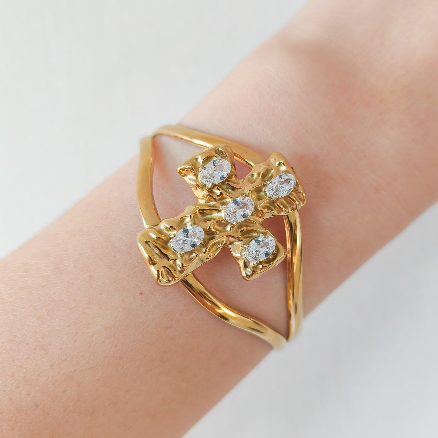 Brazalete Cruz Siena Brillo ajustable