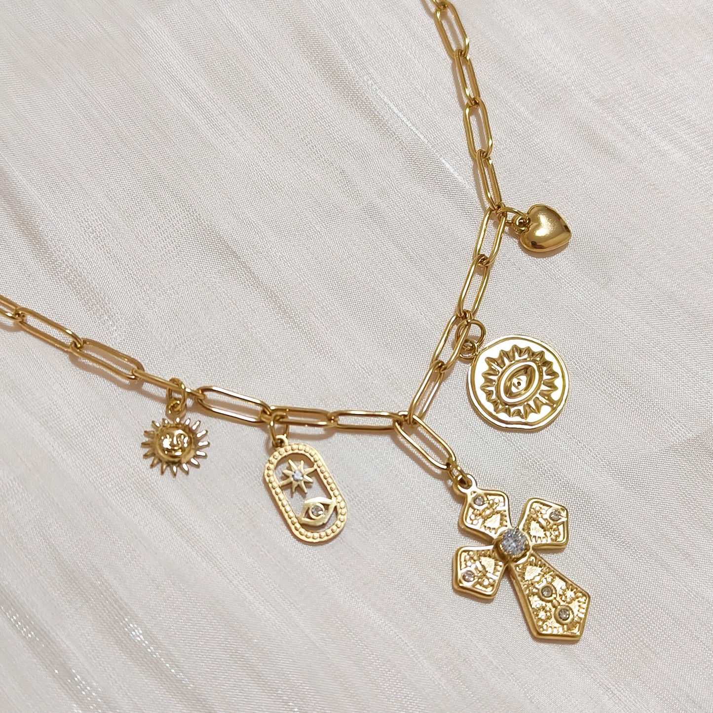 Collar Charm Cruz Amélie Sol y Fe