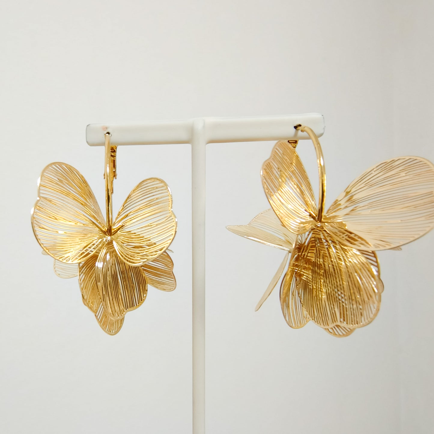 Pendiente Aros Valeria Flor Doradas