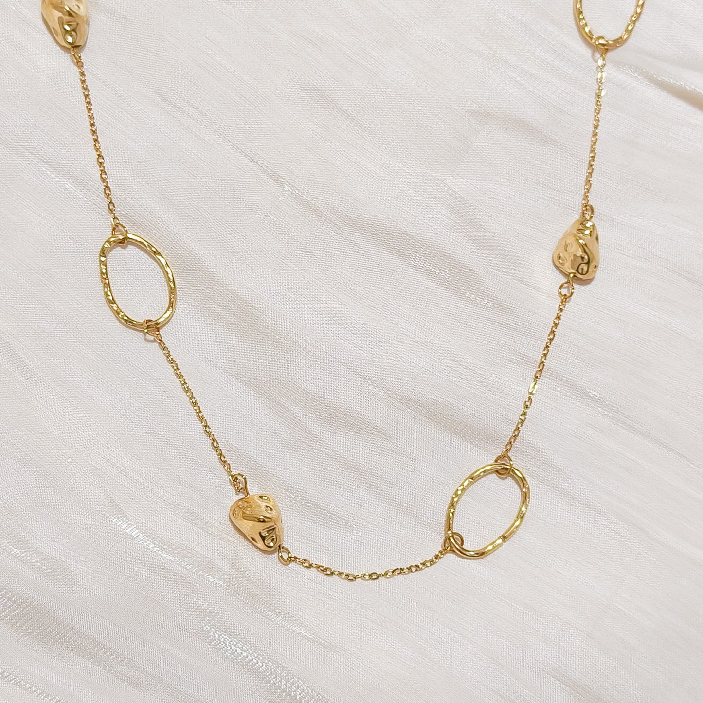 Collar Lía Dorado Ovalado