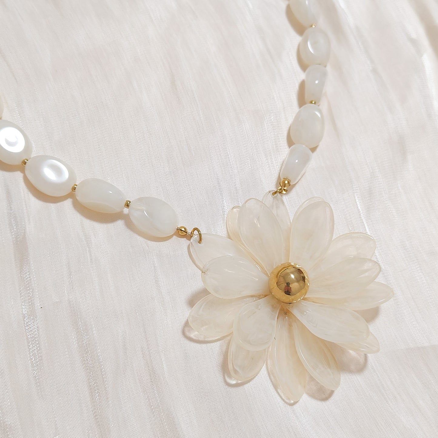 Collar Margarita Sofía (flor 4 colores)