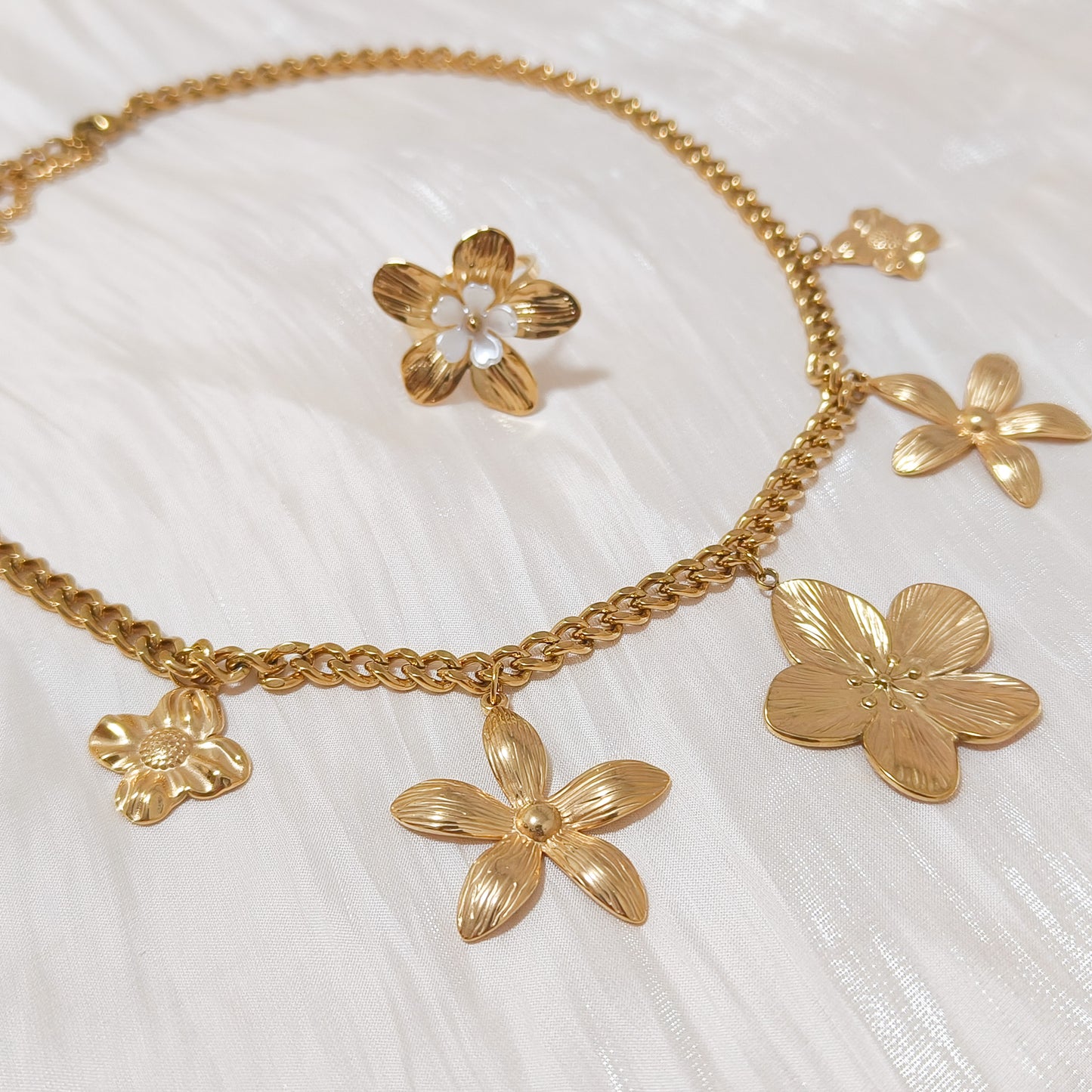 Collar charm jardín sakura (flor)