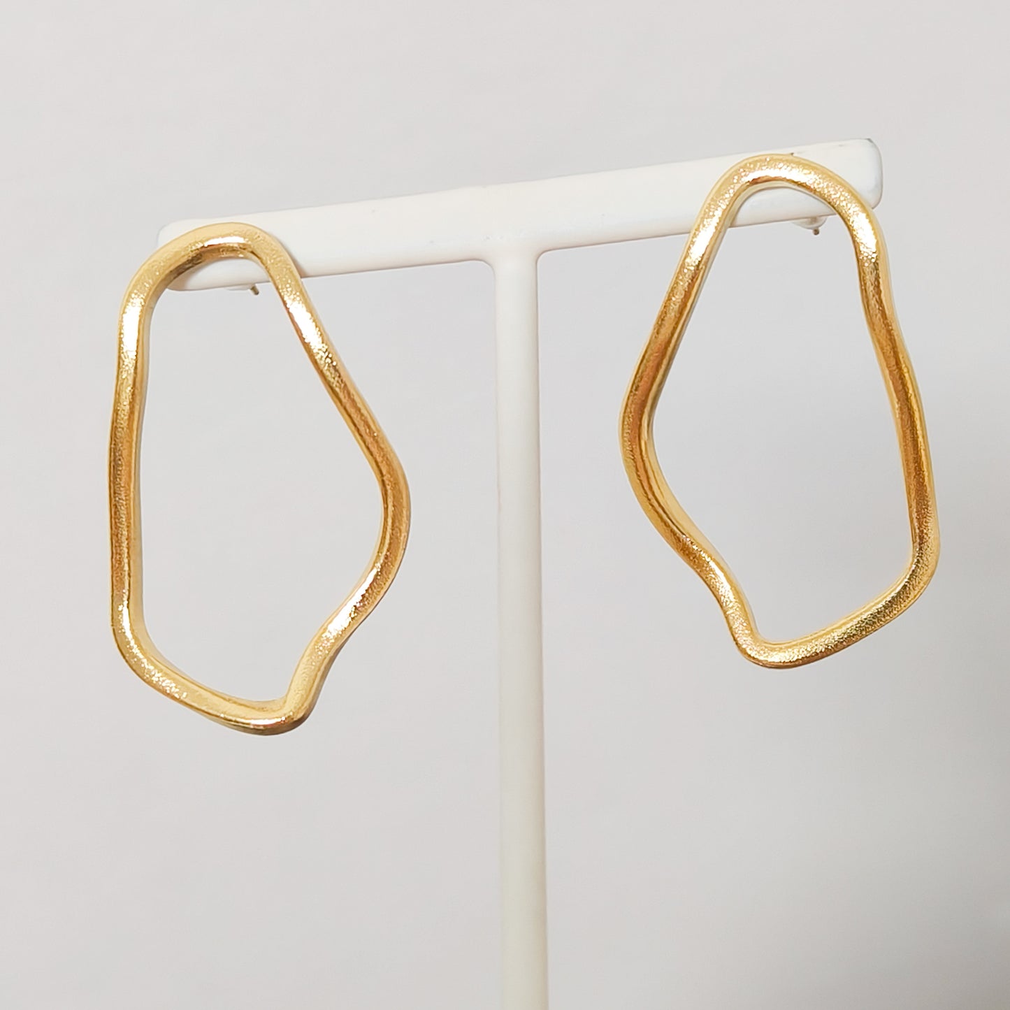 Pendientes Bruma Dorado (silueta irregular)