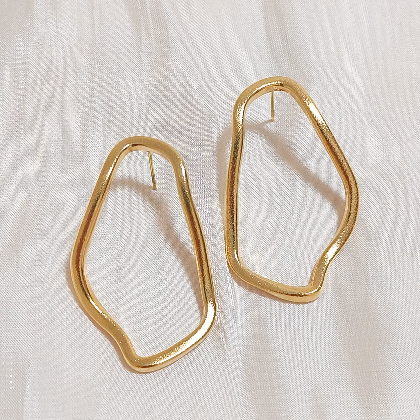 Pendientes Bruma Dorado (silueta irregular)