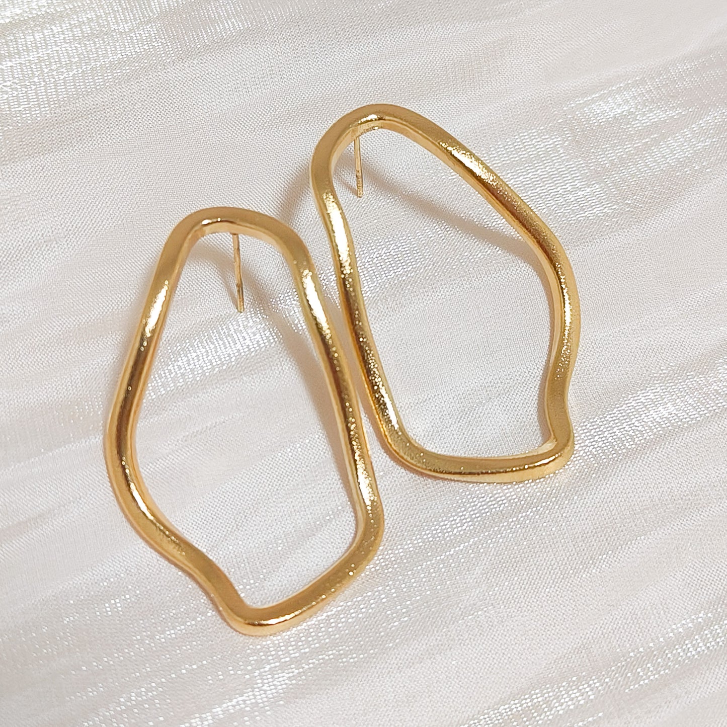 Pendientes Bruma Dorado (silueta irregular)