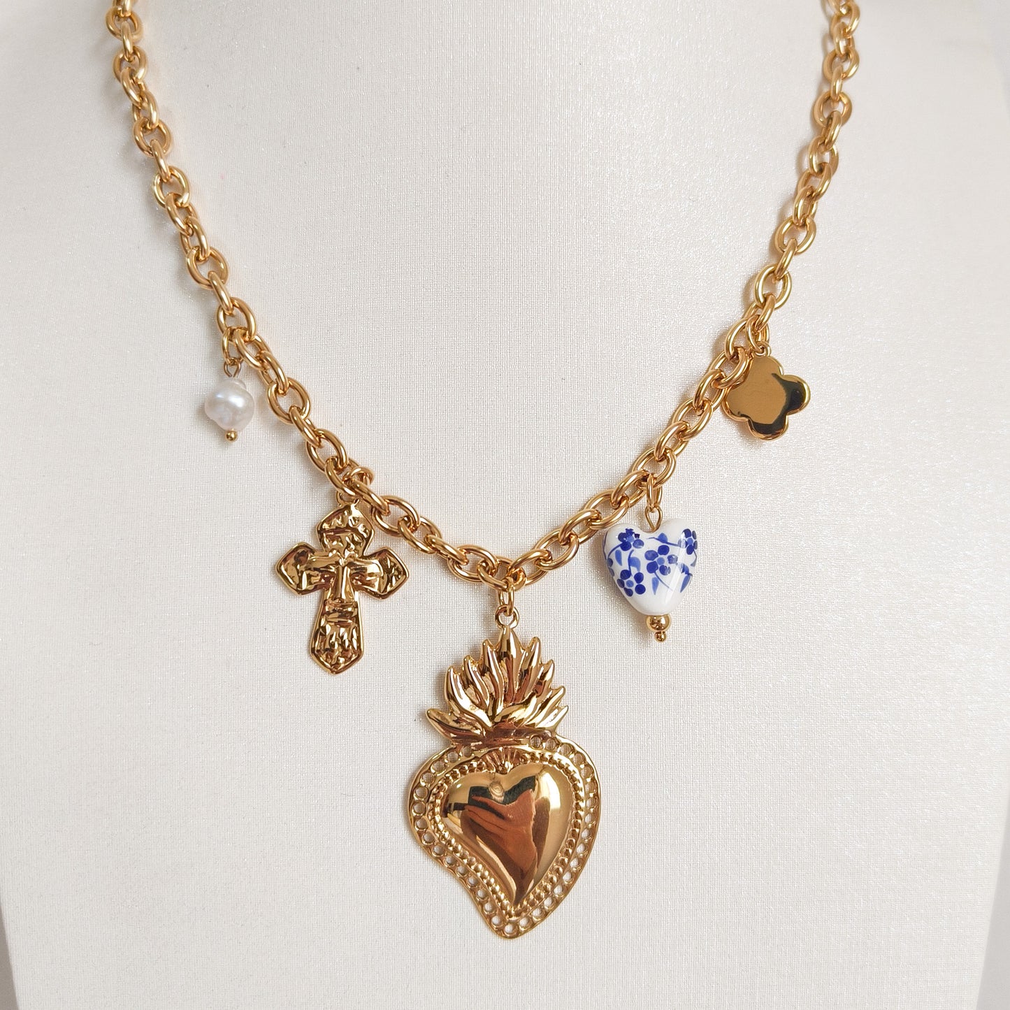 Collar Charm Corazón Azul Sevilla Milagro