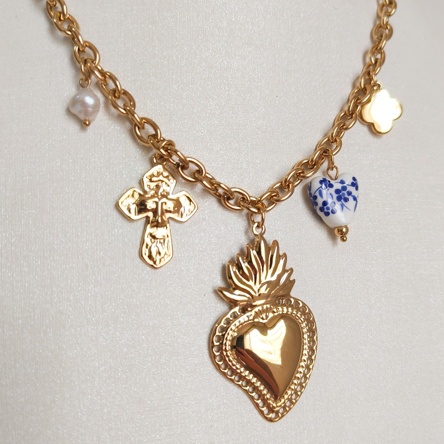 Collar Charm Corazón Azul Sevilla Milagro