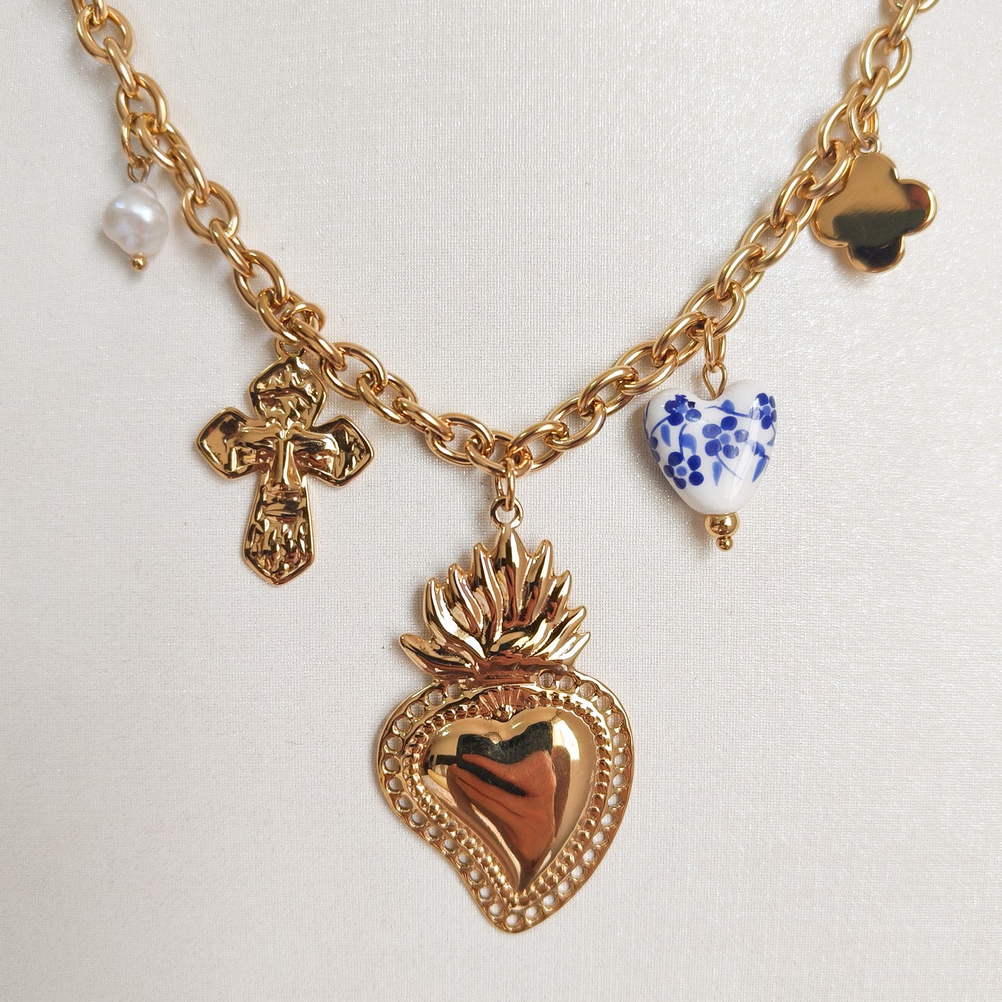 Collar Charm Corazón Azul Sevilla Milagro