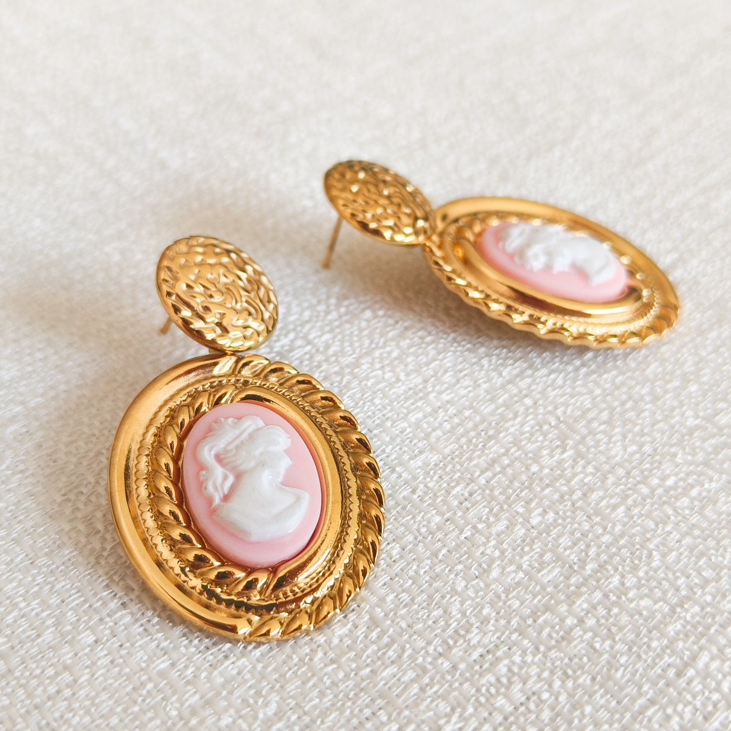 Look Bianca Chica de Roma ( pendiente+ anillo ajustable)