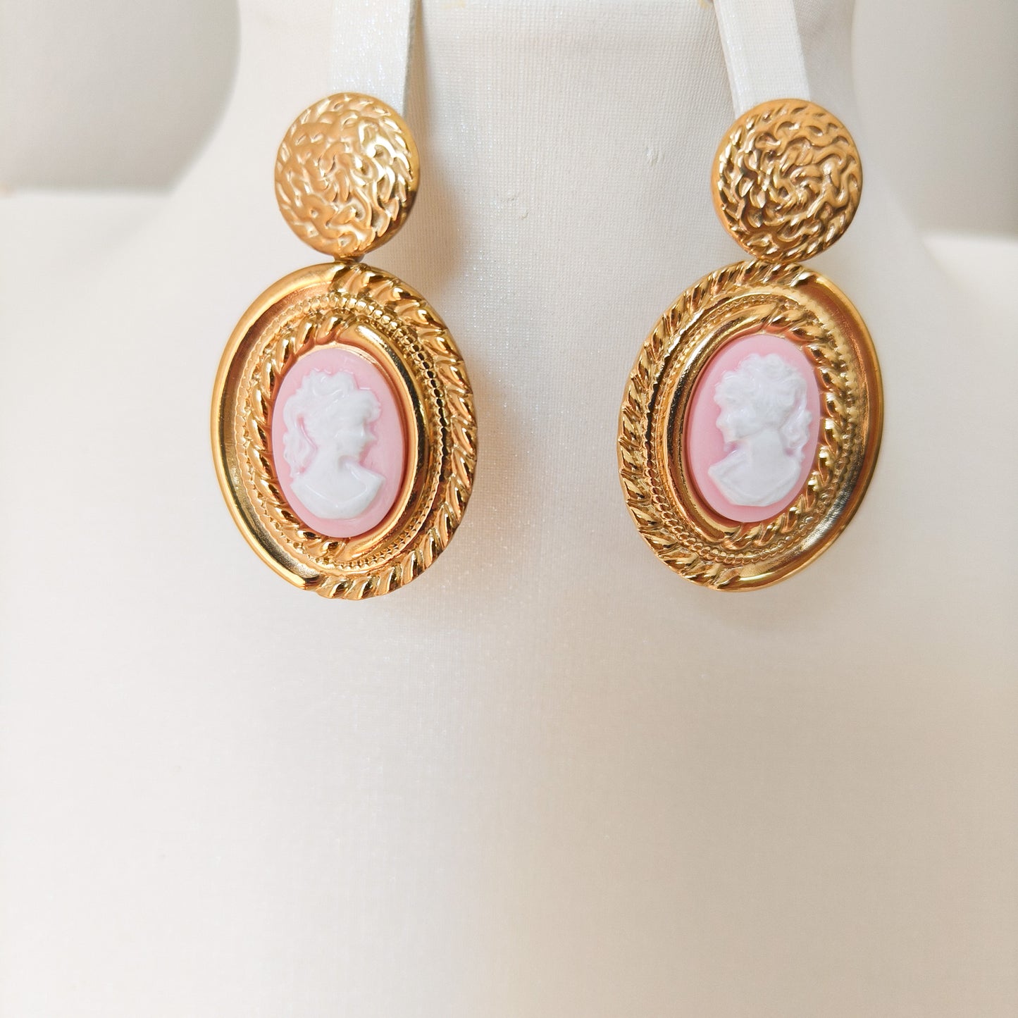 Look Bianca Chica de Roma ( pendiente+ anillo ajustable)
