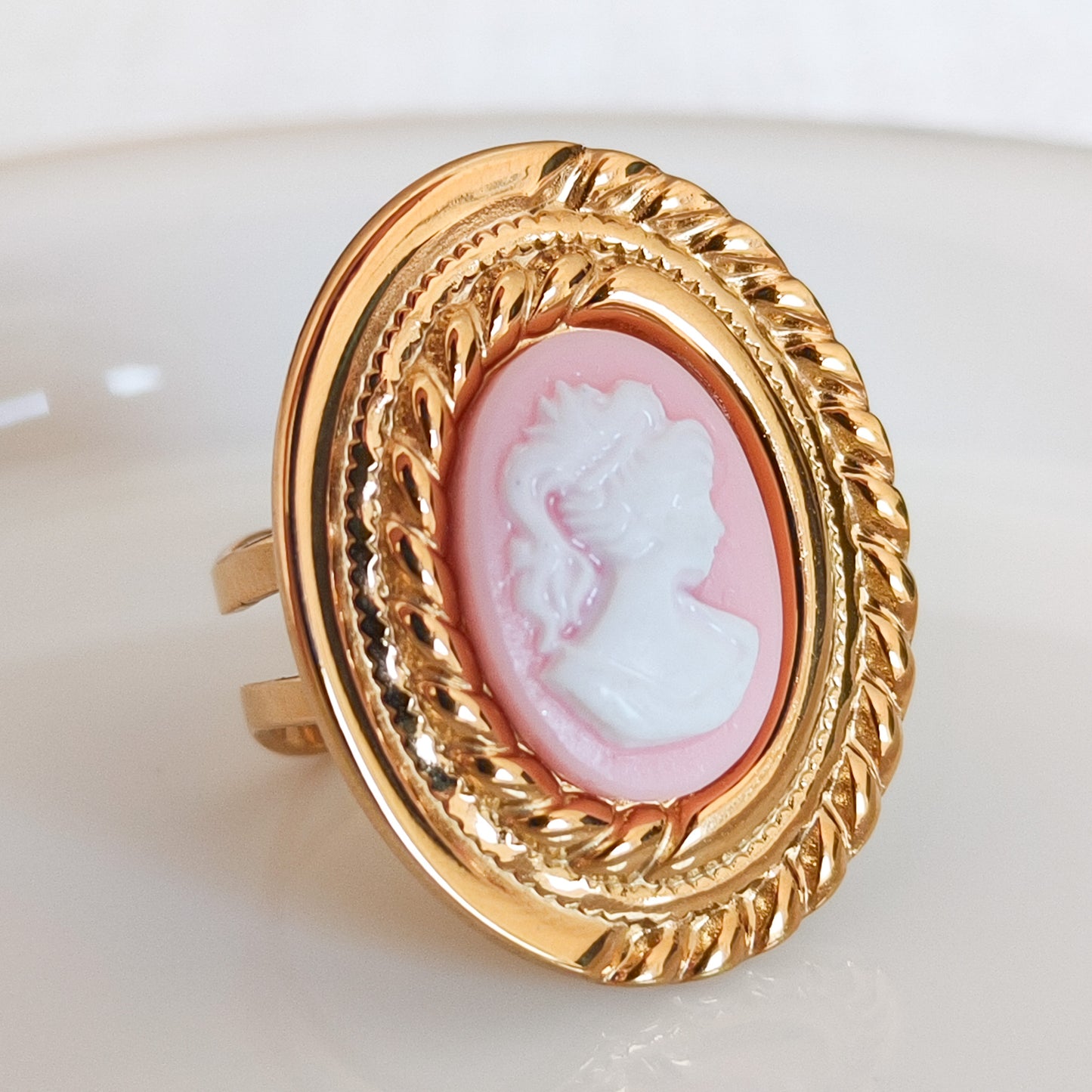 Look Bianca Chica de Roma ( pendiente+ anillo ajustable)