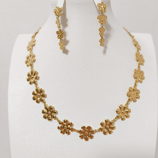 Look Margarita Pirineo Dorado ( flor, collar + pulsera)