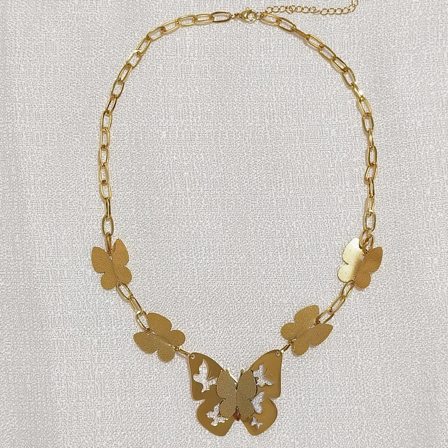 Collar Vuelo de Mariposas dorado
