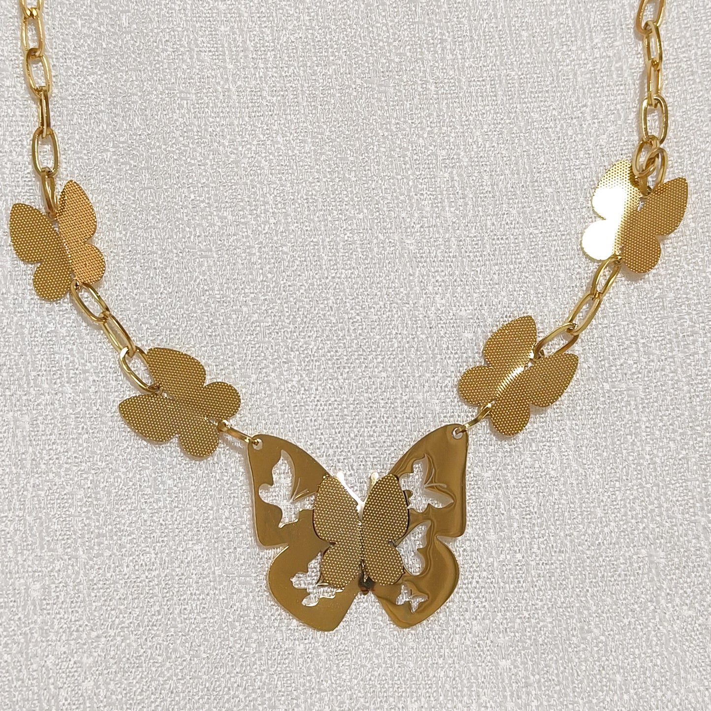Collar Vuelo de Mariposas dorado