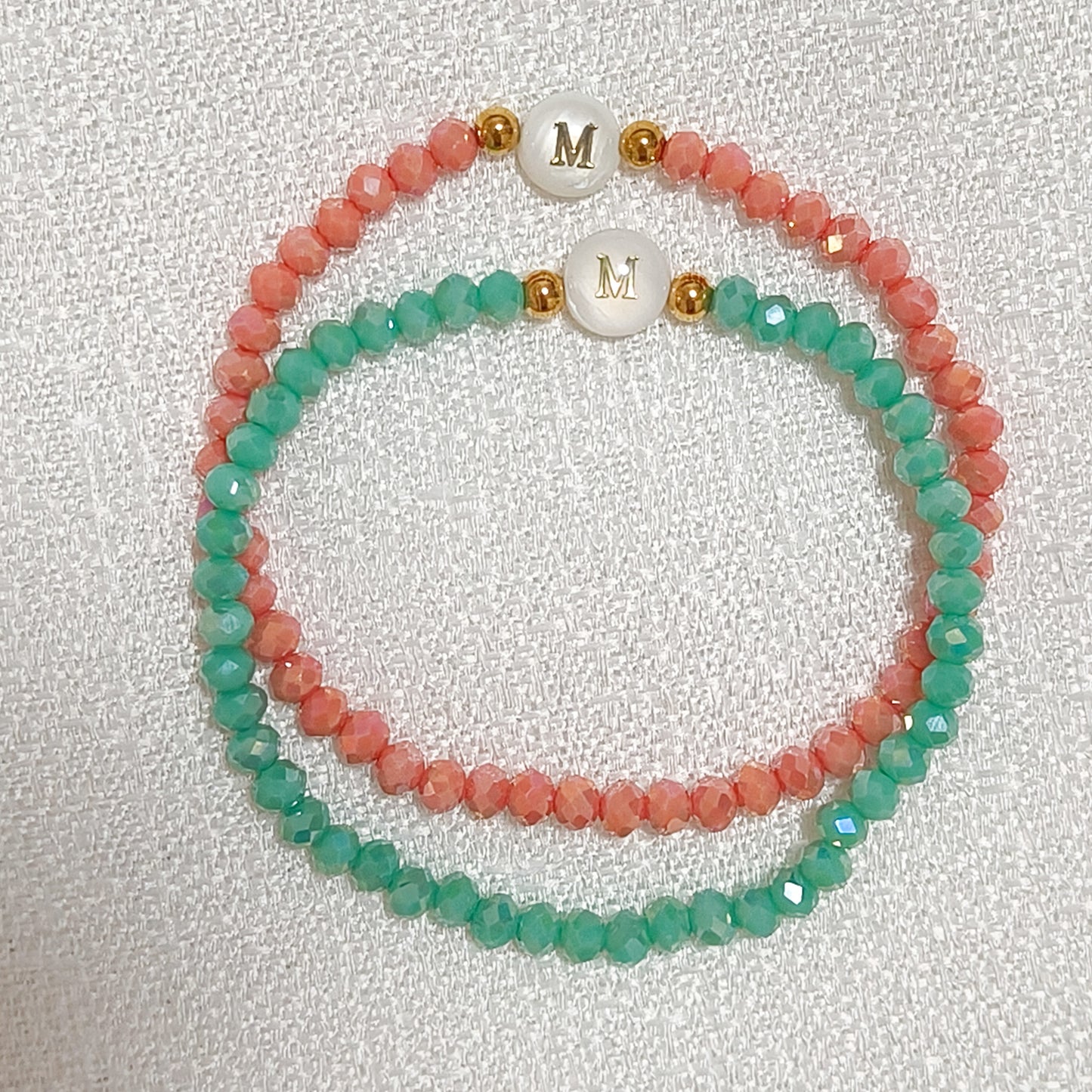 Set de 2 pulseras elástica letra Inicial nácar