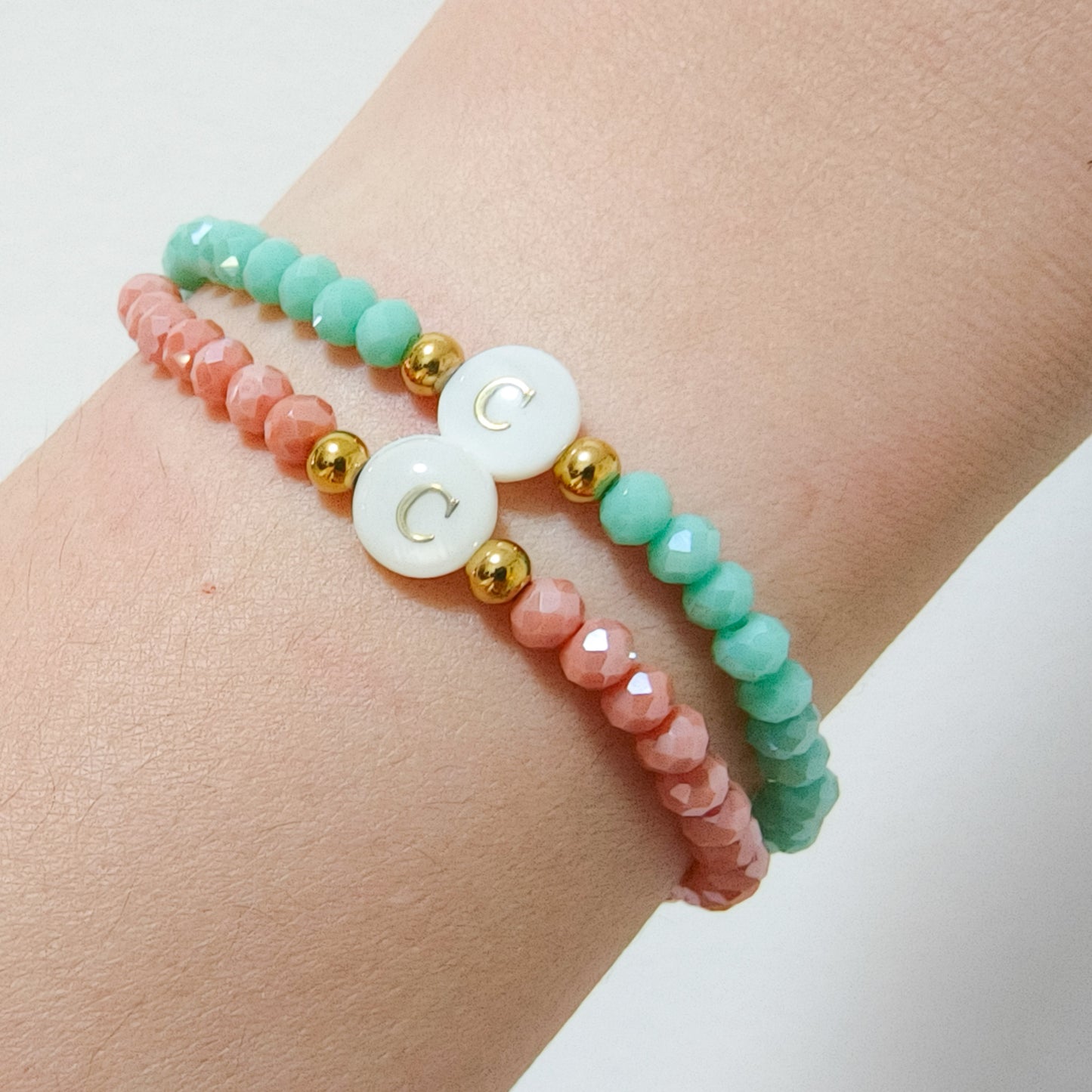 Set de 2 pulseras elástica letra Inicial nácar