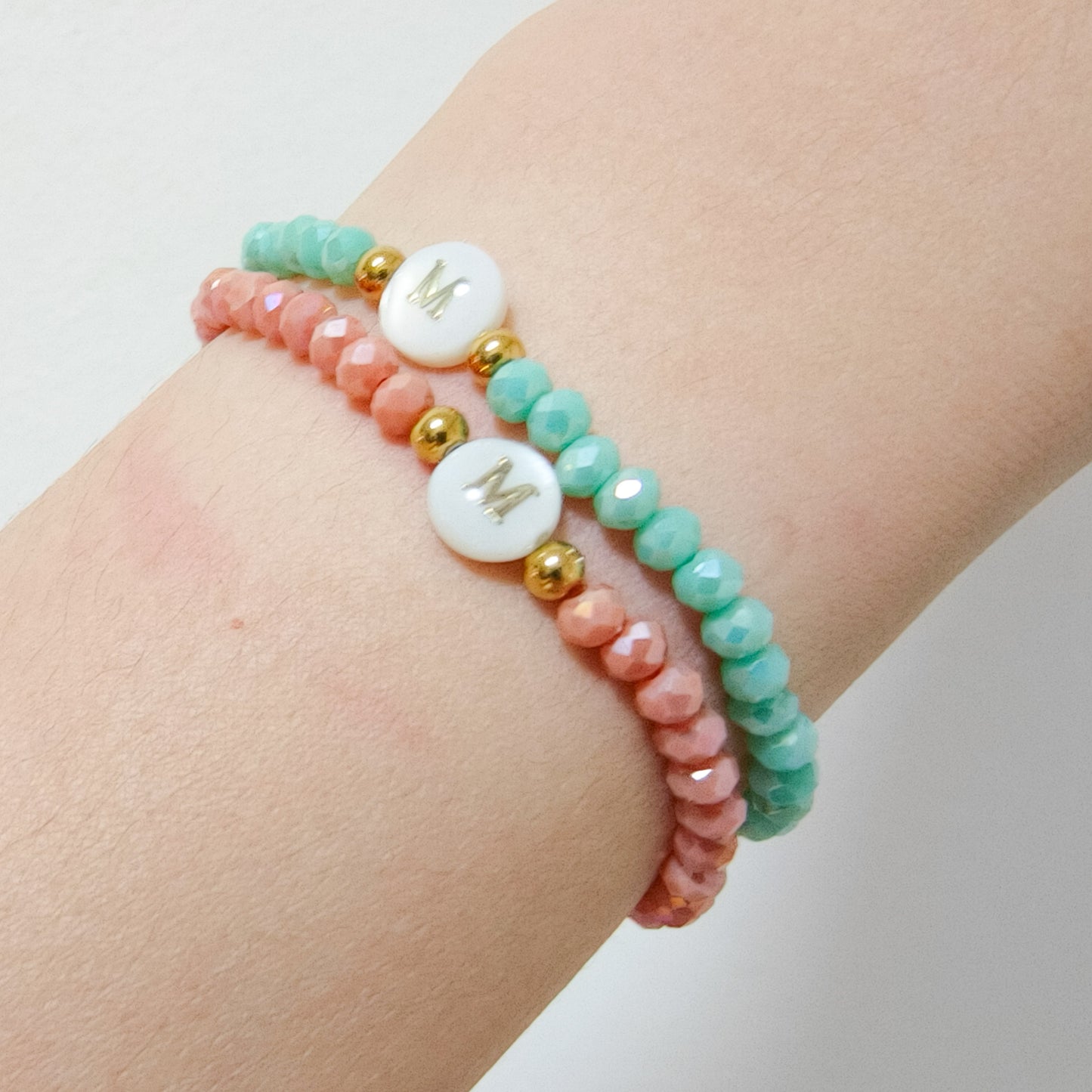 Set de 2 pulseras elástica letra Inicial nácar