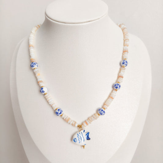 Collar Pez Santorini ( Porcelana y nácar)