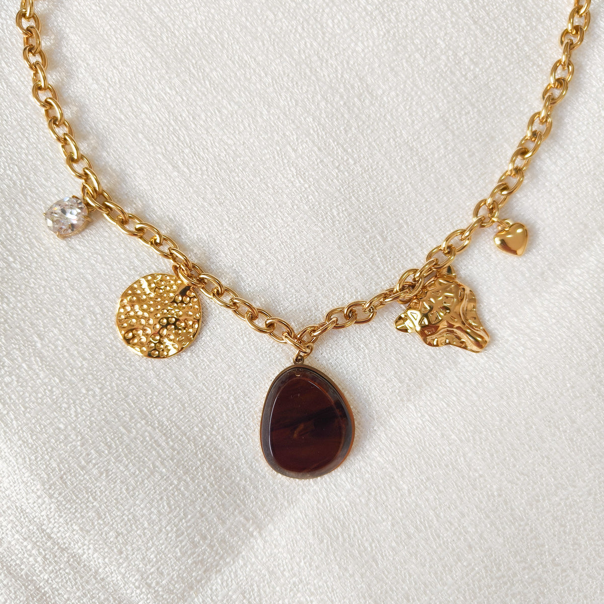 Collar Charm de Acero Alma de Siena Gota con charm de jaguar