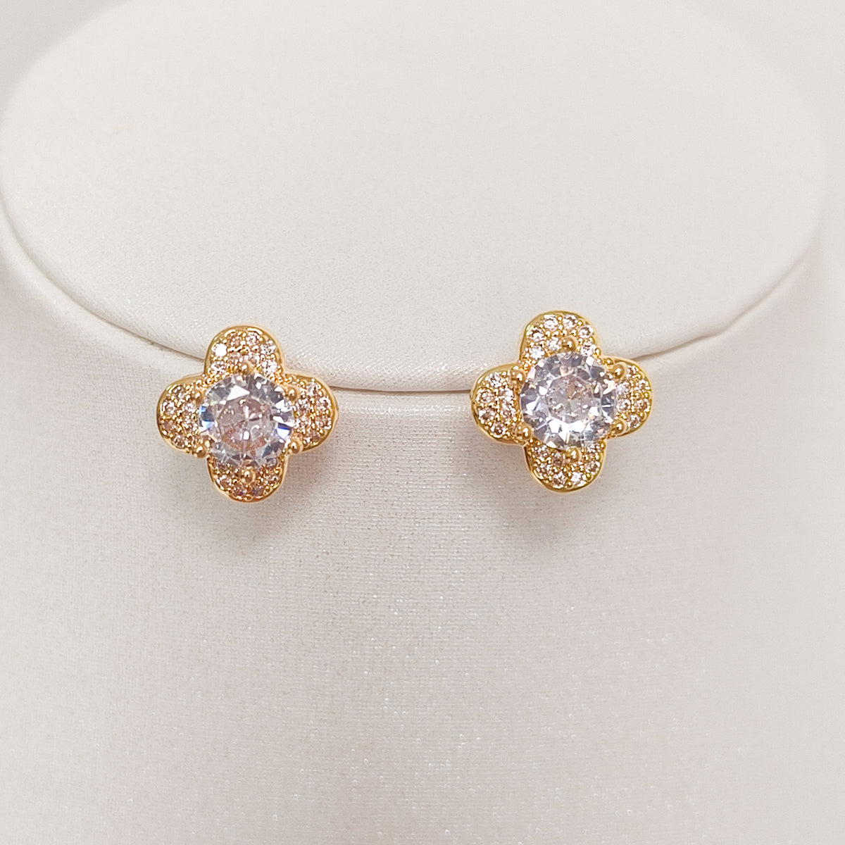 Look Trébol Diamante de París ( pendiente y anillo ajustable)