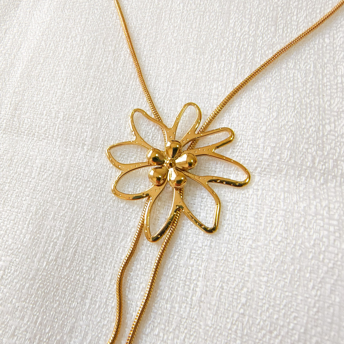 Collar Acero Flor Margarita de Lucía