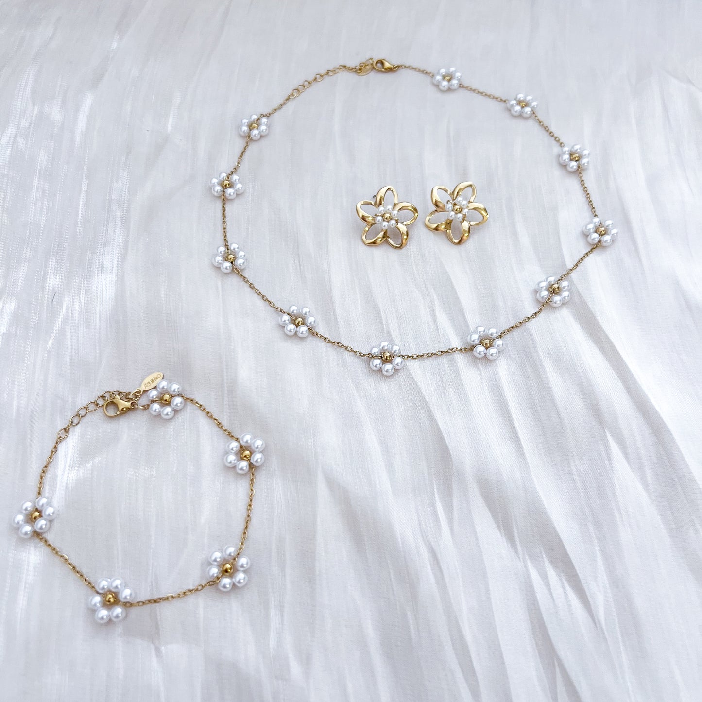 Look Margarita blanca Dorada （collar& pulsera ）