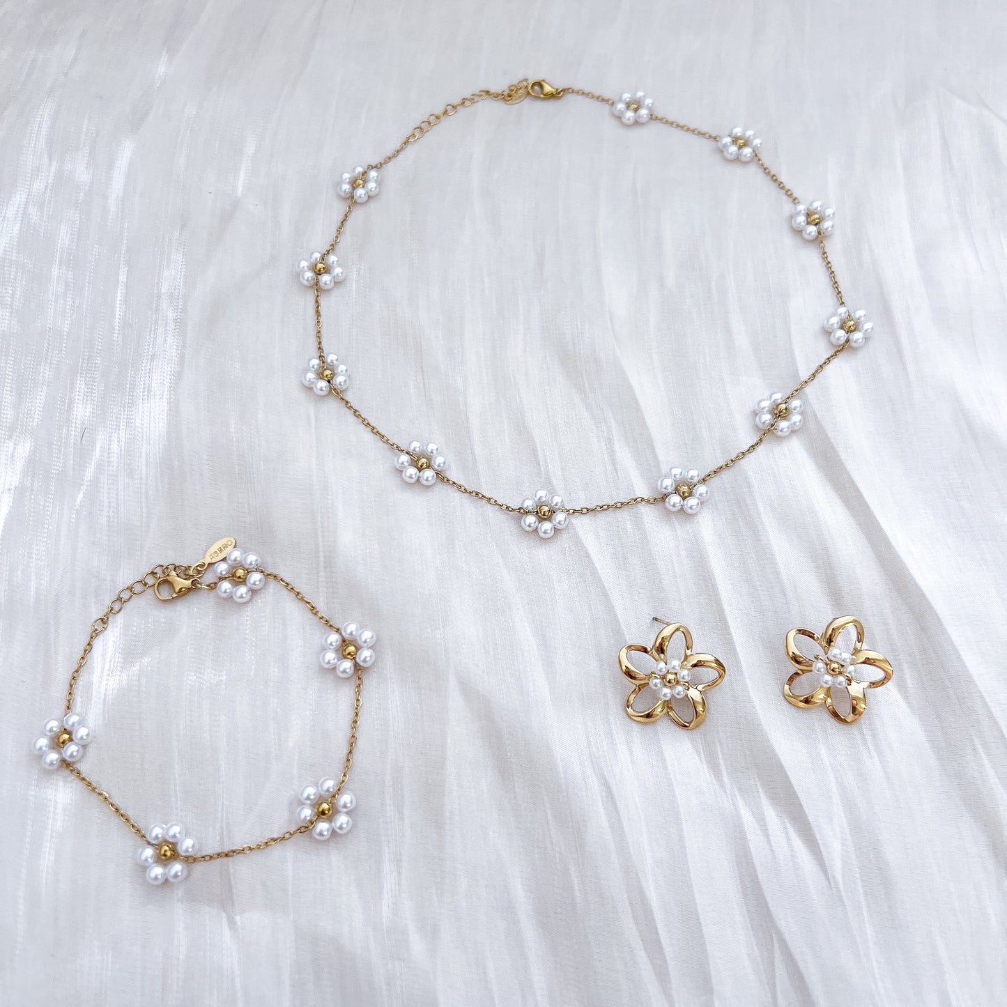 Look Margarita blanca Dorada （collar& pulsera ）