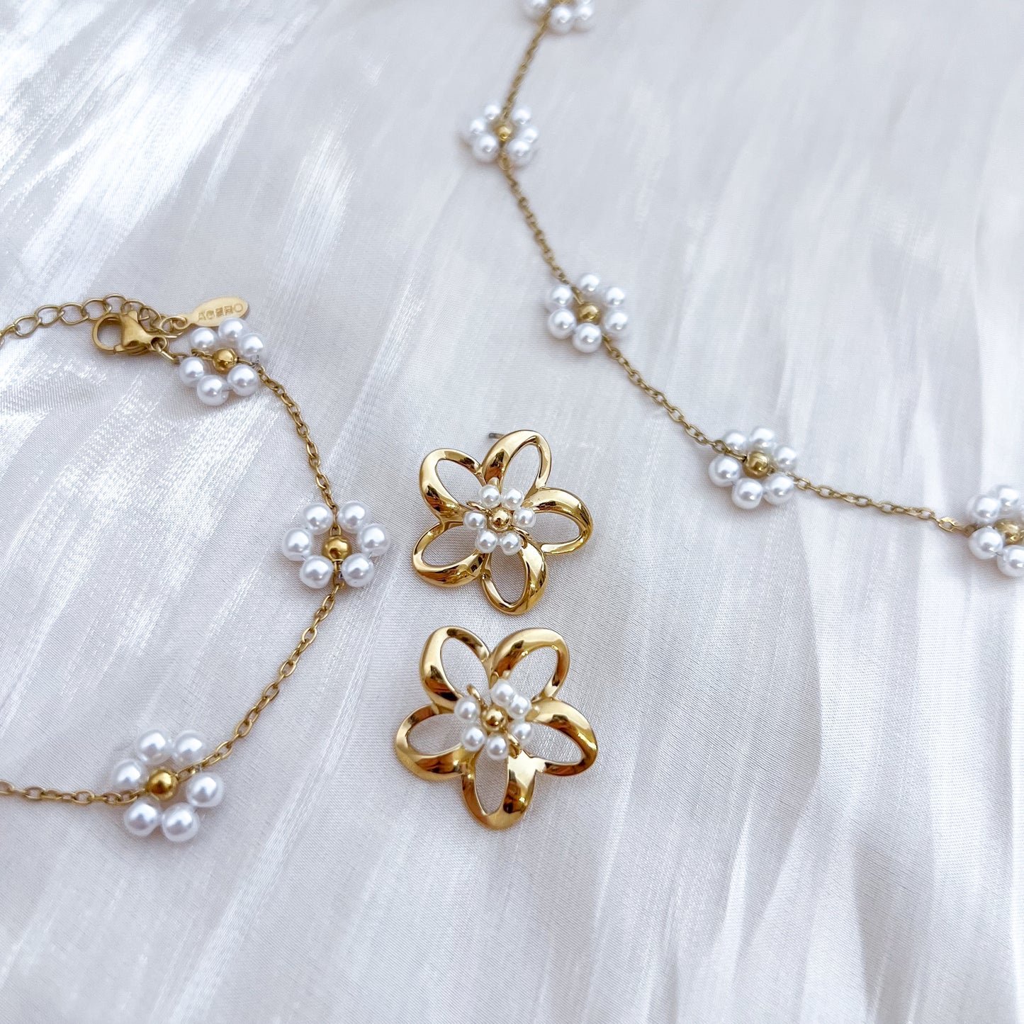 Look Margarita blanca Dorada （collar& pulsera ）