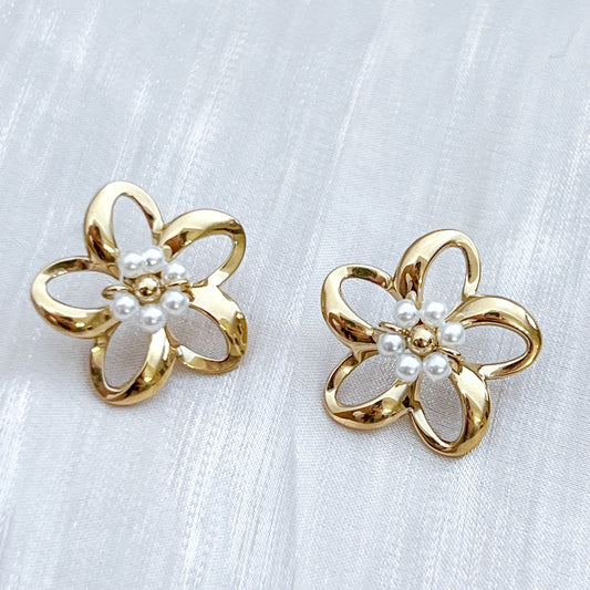 Pendientes Flor Margarita (Flor dorada con detalle blanco)