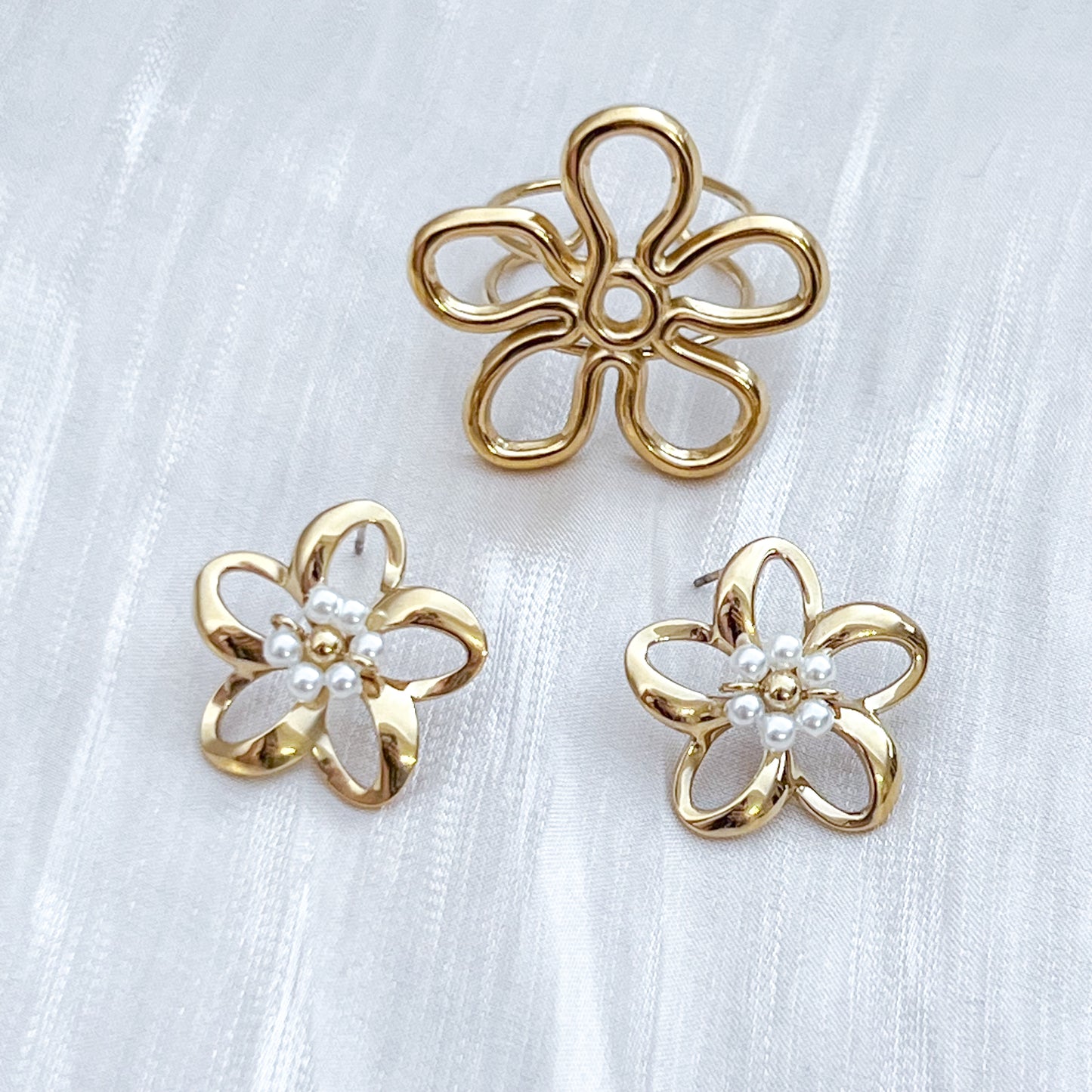 Pendientes Flor Margarita (Flor dorada con detalle blanco)