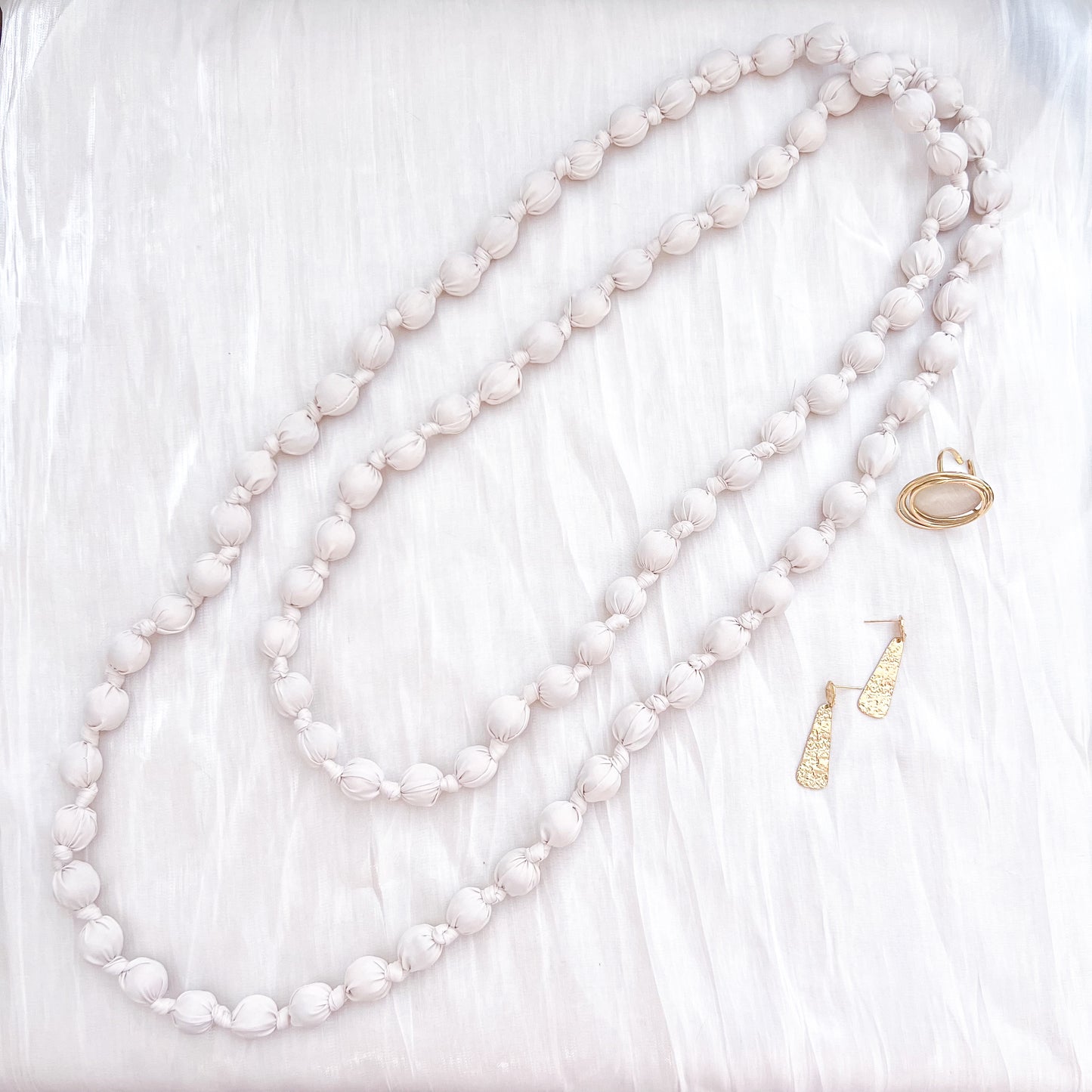 Collar Nudo Suave （2 colores）