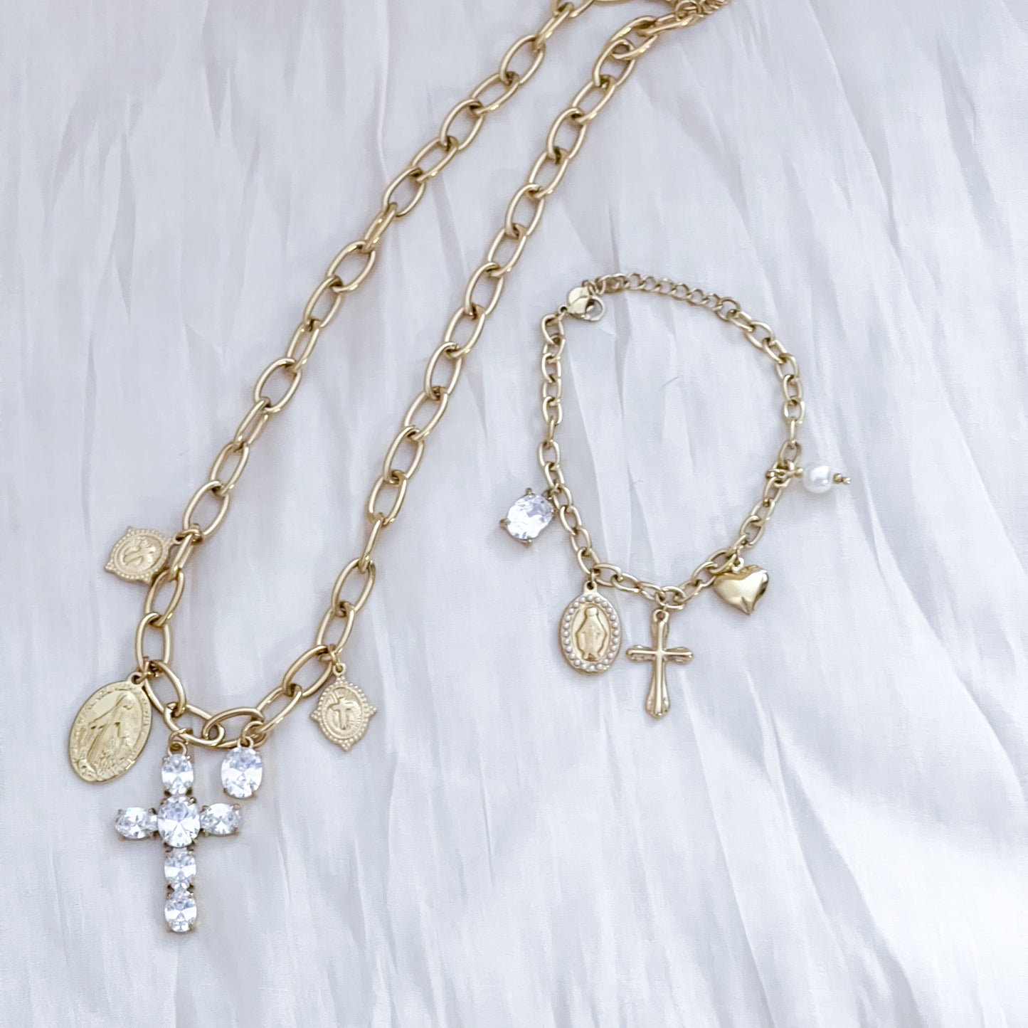 Look reina cruz brillante (collar & pulsera)
