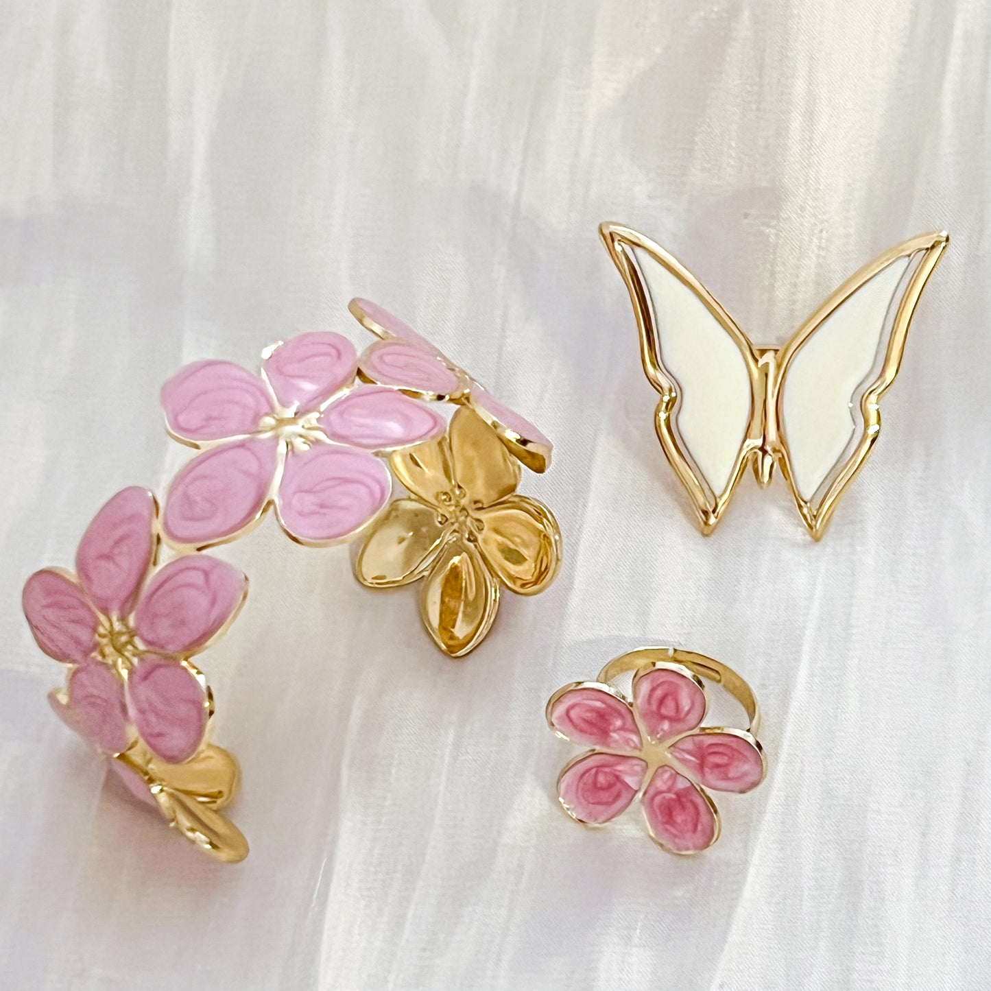 Look Jardín Rosa  （Brazalete Ajustable Flores Esmaltadas Rosas y anillo）