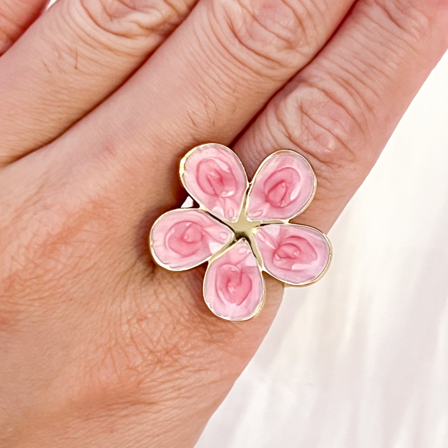 Look Jardín Rosa  （Brazalete Ajustable Flores Esmaltadas Rosas y anillo）