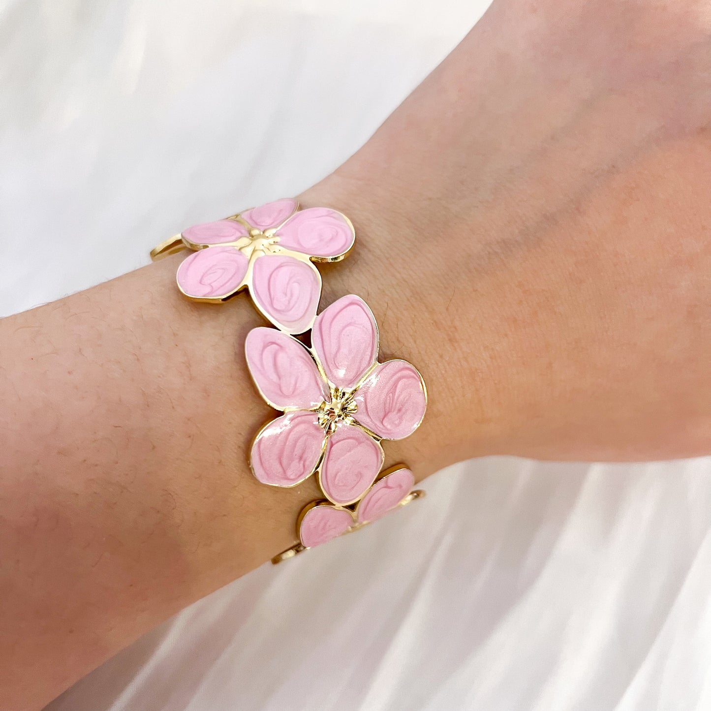 Look Jardín Rosa  （Brazalete Ajustable Flores Esmaltadas Rosas y anillo）
