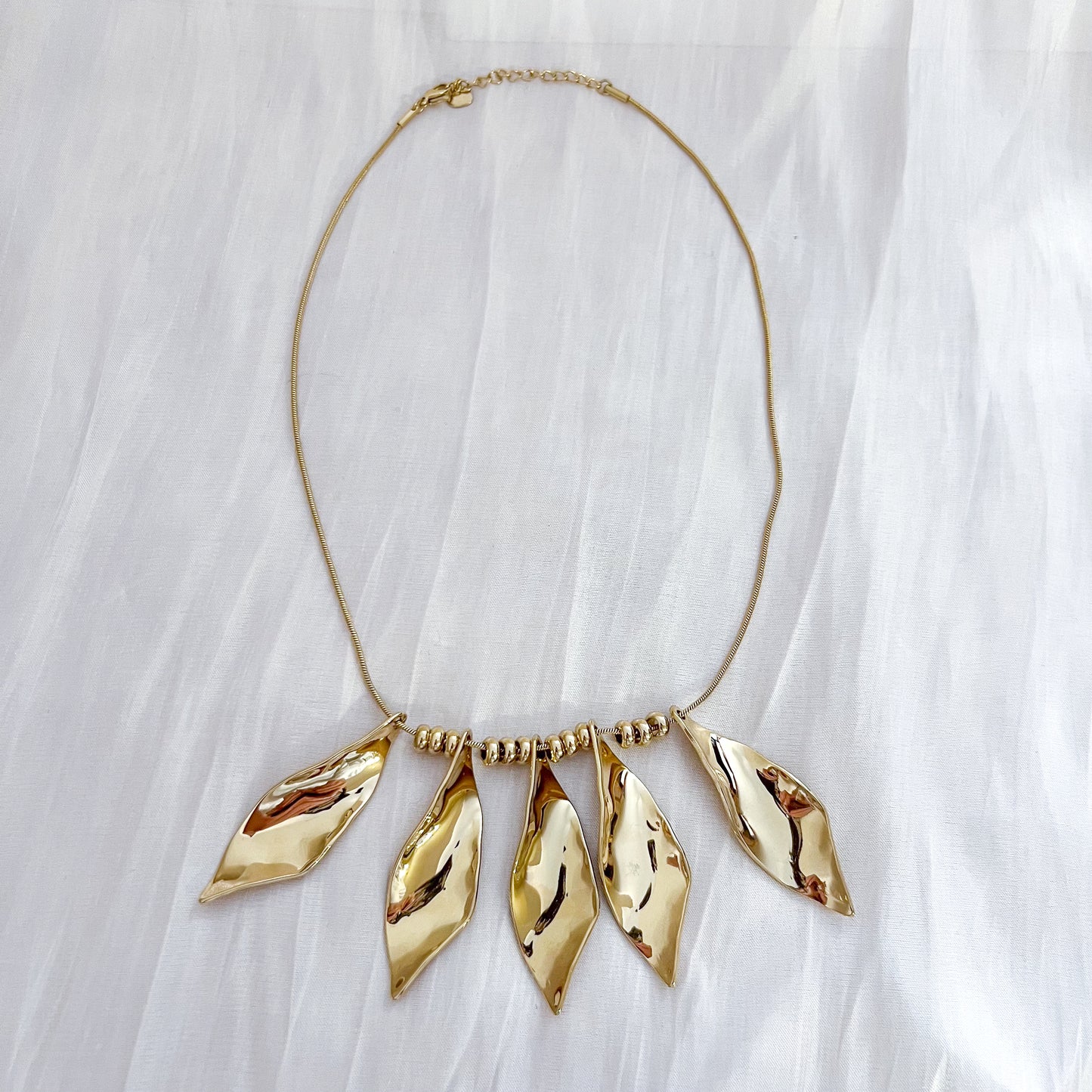 Look Hojas de Luz (collar &pendiente)