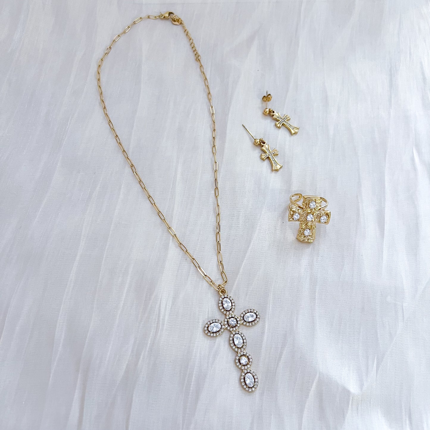 Collar Cruz Sagrada Luz ( 2 colores)