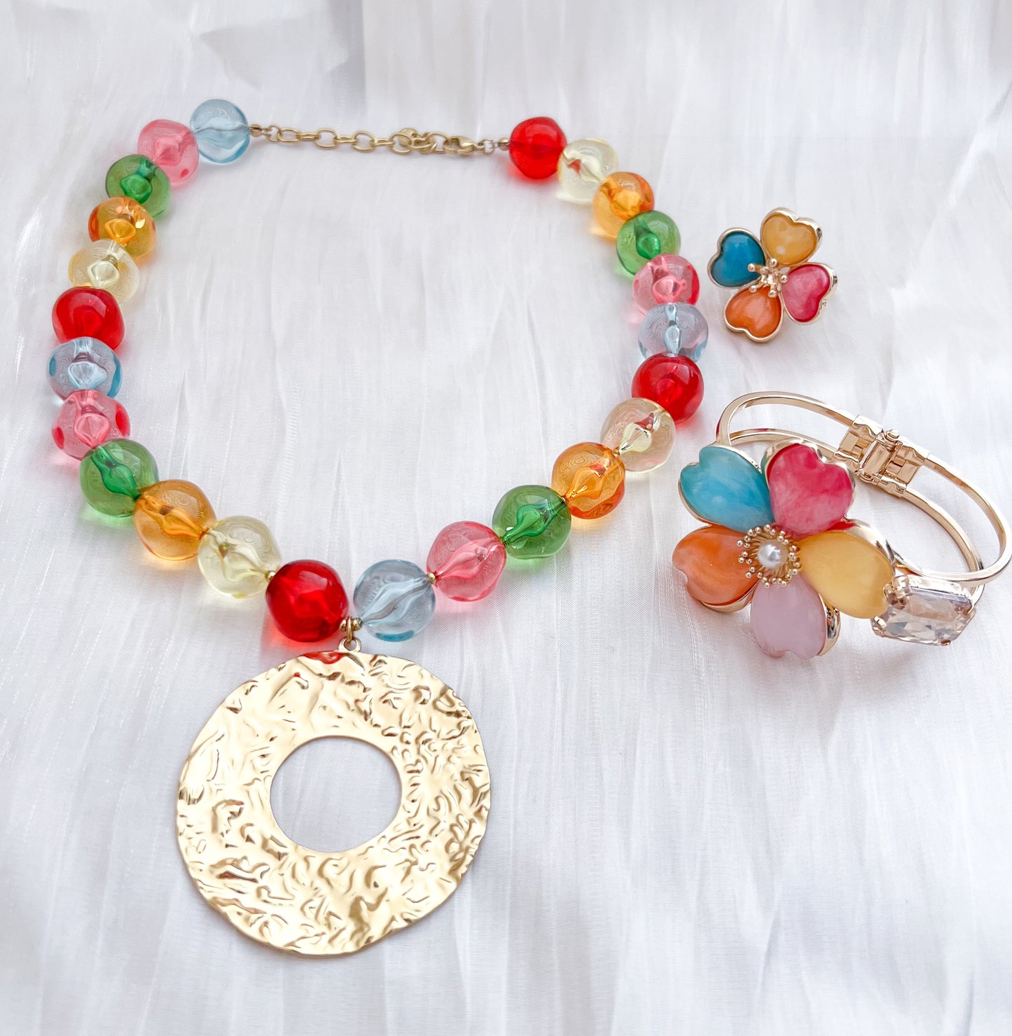 Collar Camila Dorado  ( aro &3 colores)