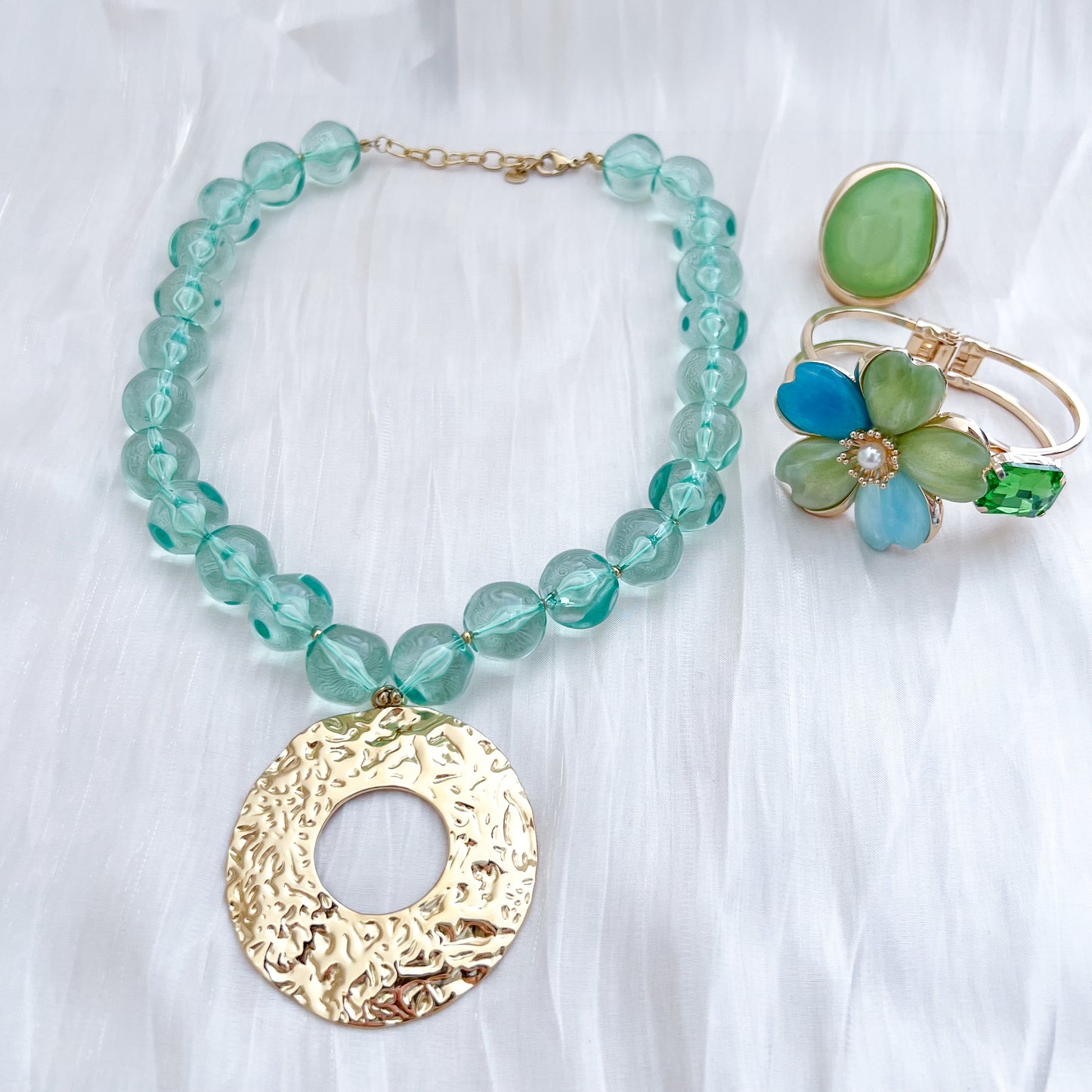 Collar Camila Dorado  ( aro &3 colores)
