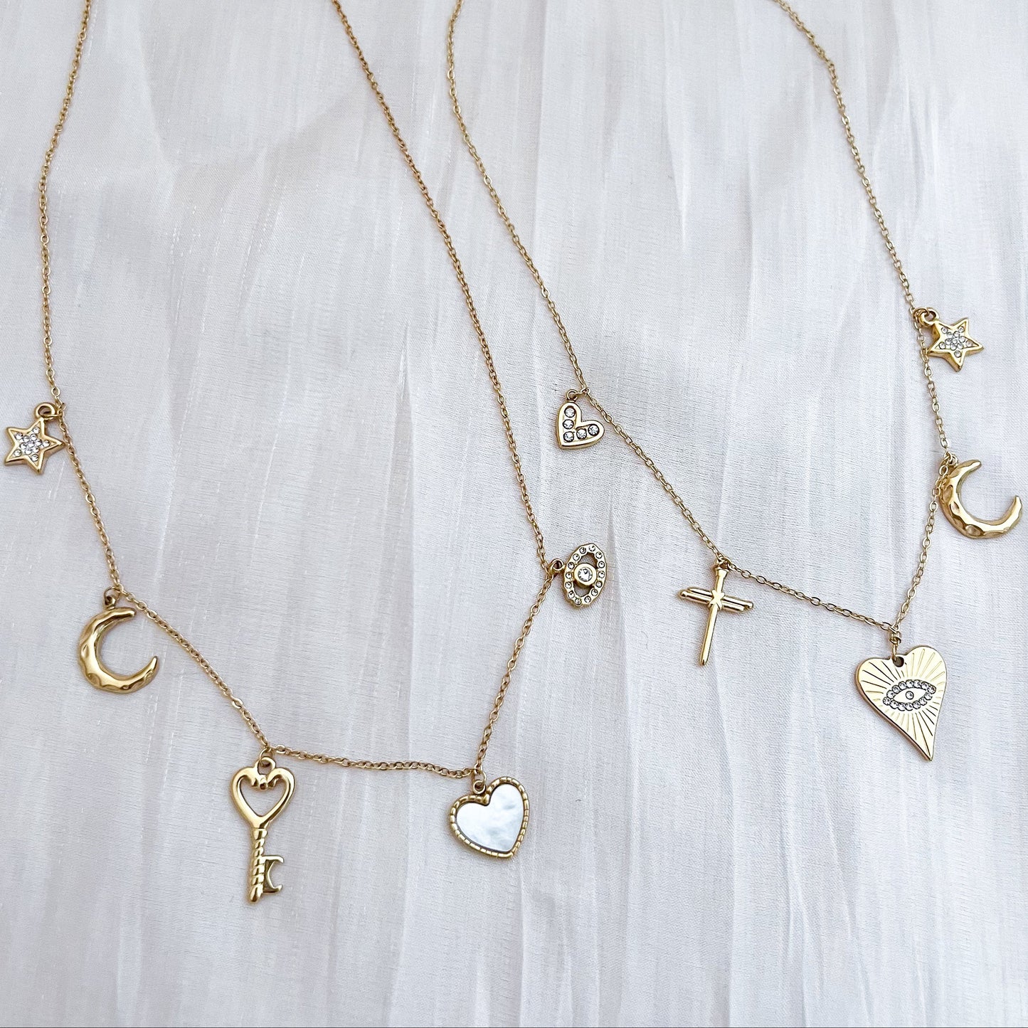 Collar Luna Valeria (charms fino corazones)