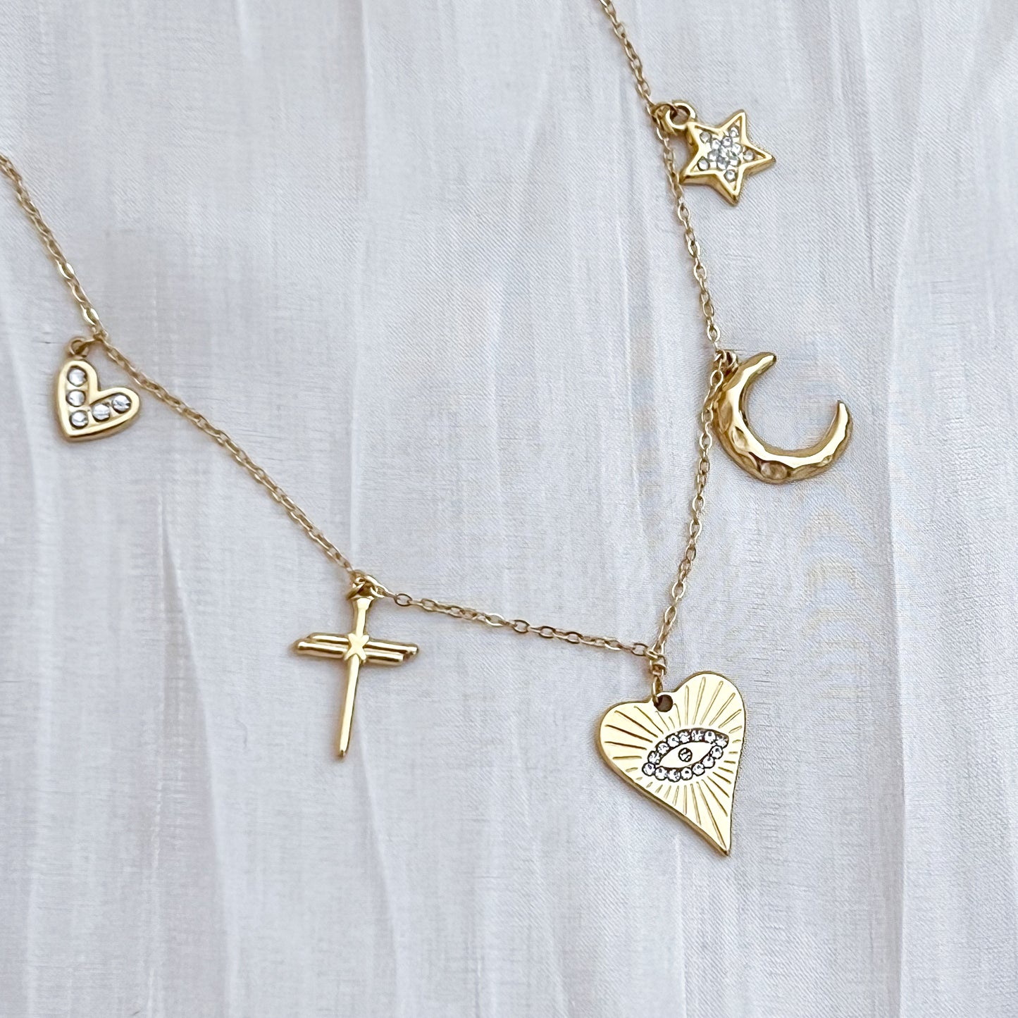 Collar Luna Valeria (charms fino corazones)