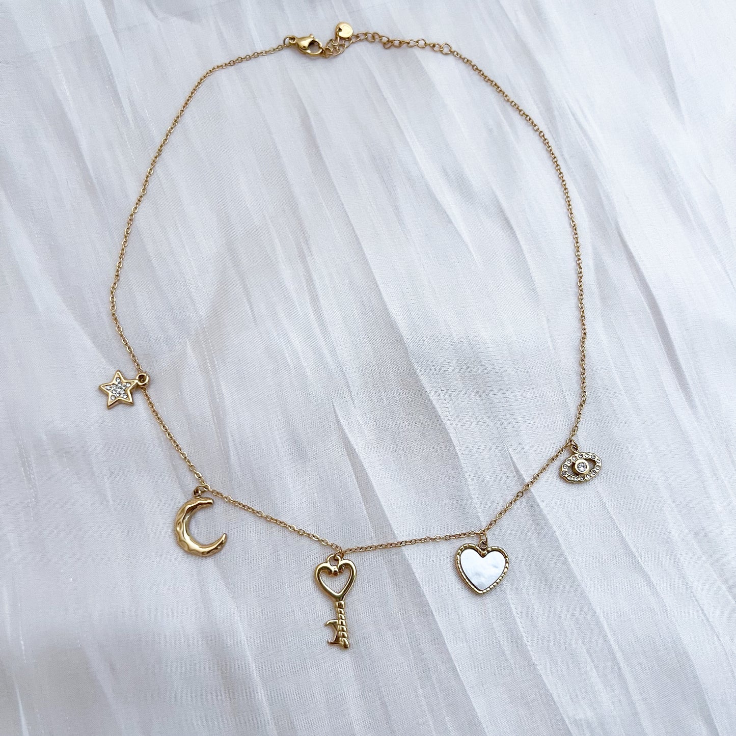 Collar Luna Valeria (charms fino corazones)
