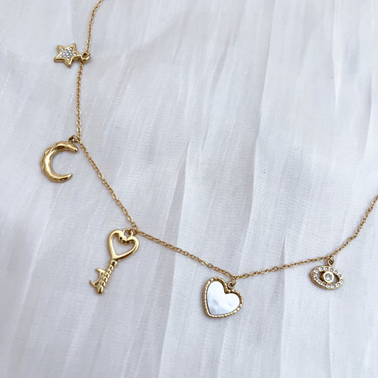 Collar Luna Valeria (charms fino corazones)