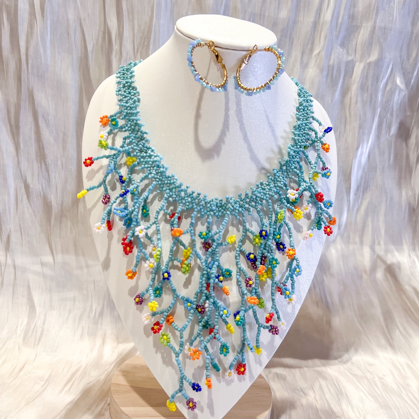 Look Marbella flor（Artesanal multicolor collar& pendiente 2 colors）