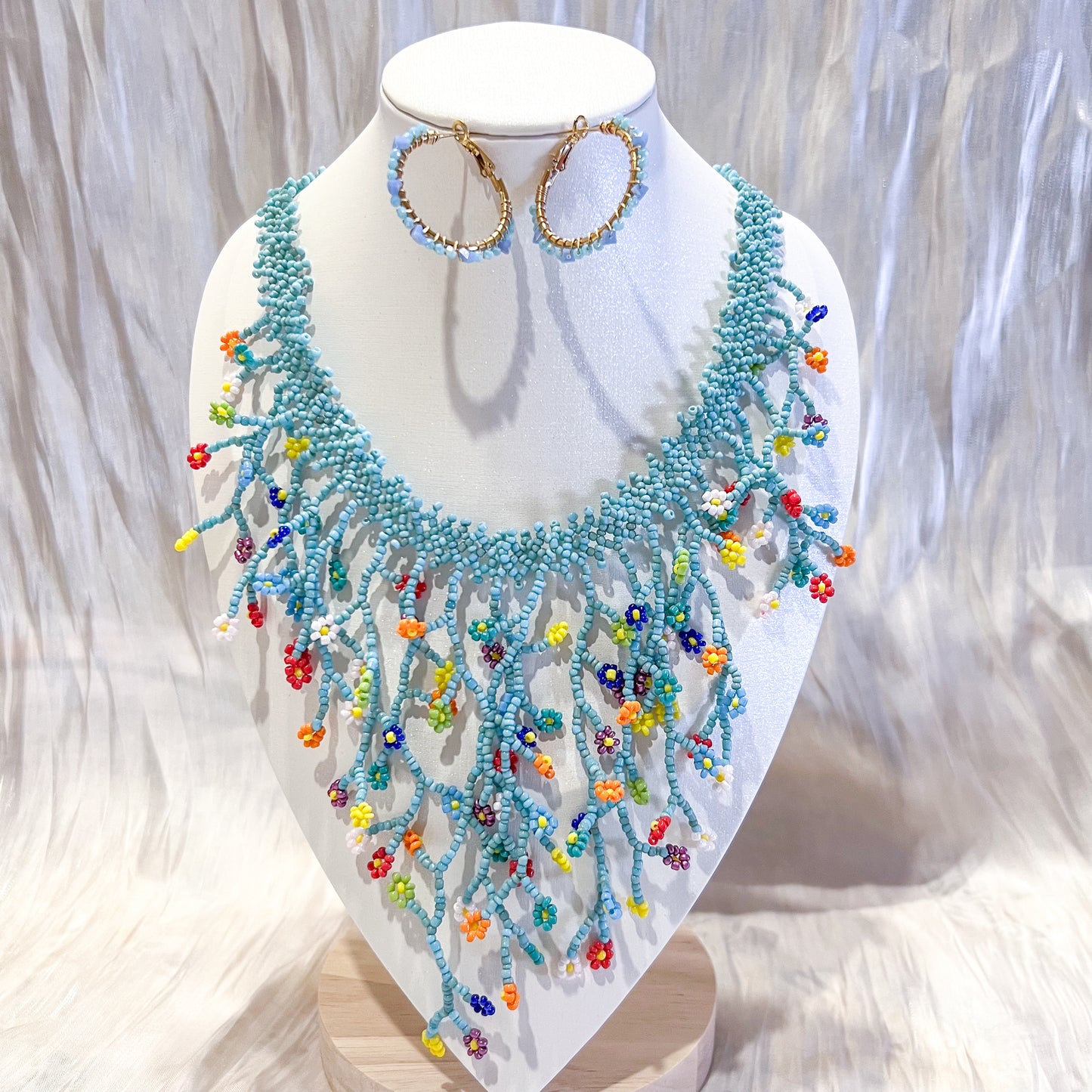 Look Marbella flor（Artesanal multicolor collar& pendiente 2 colors）