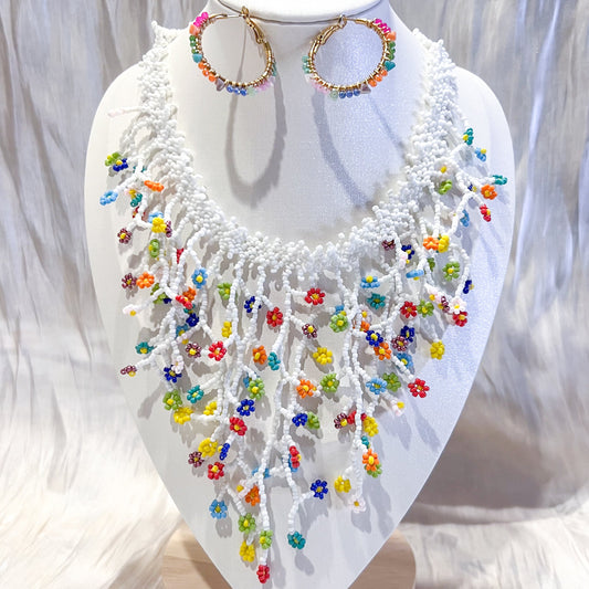 Look Marbella flor（Artesanal multicolor collar& pendiente 2 colors）