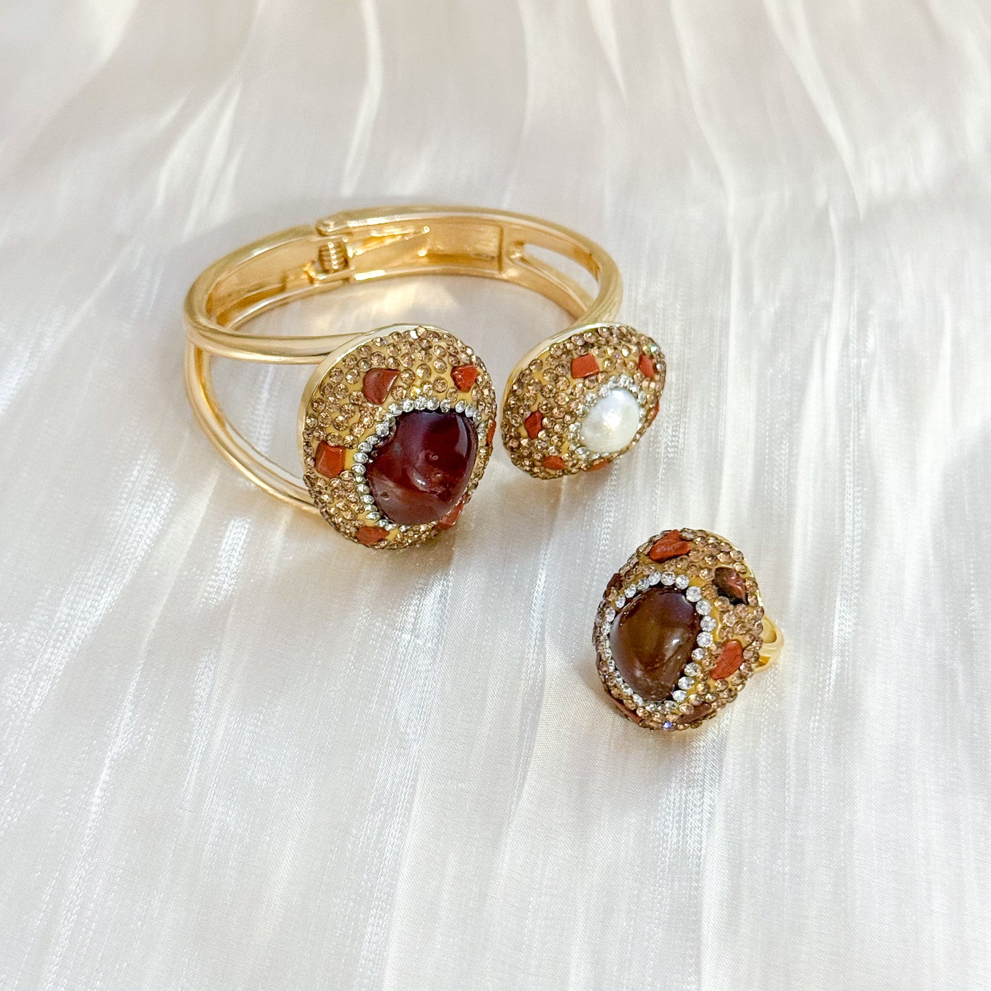 Look Reina Granada Piedra( brazalete anillo ajustable)