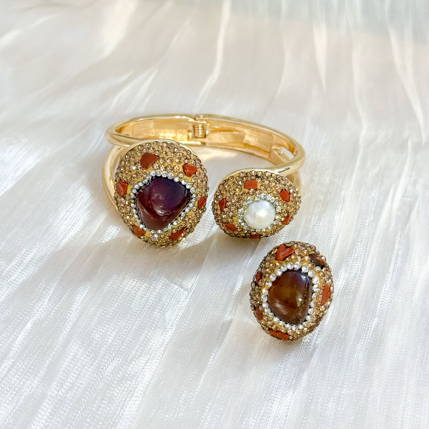 Look Reina Granada Piedra( brazalete anillo ajustable)