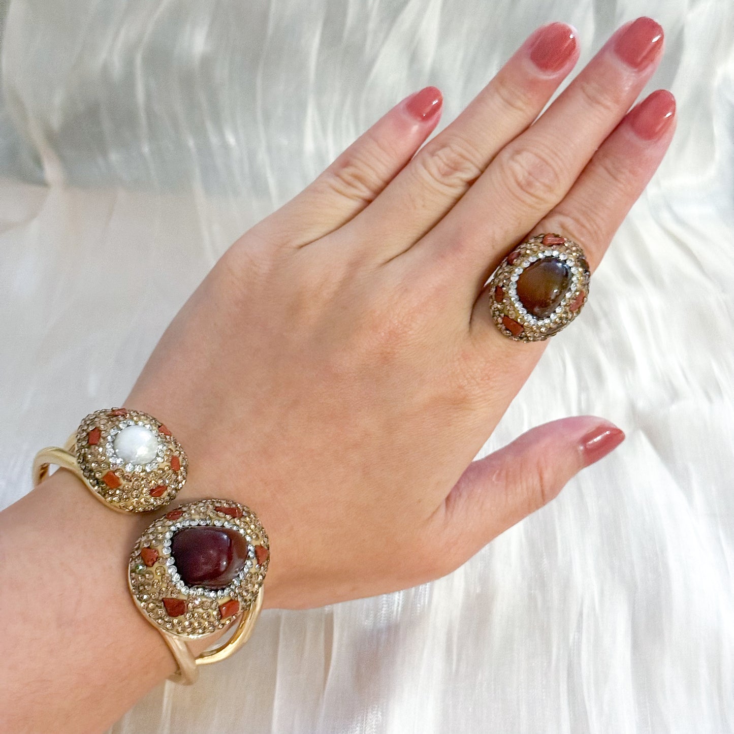 Look Reina Granada Piedra( brazalete anillo ajustable)